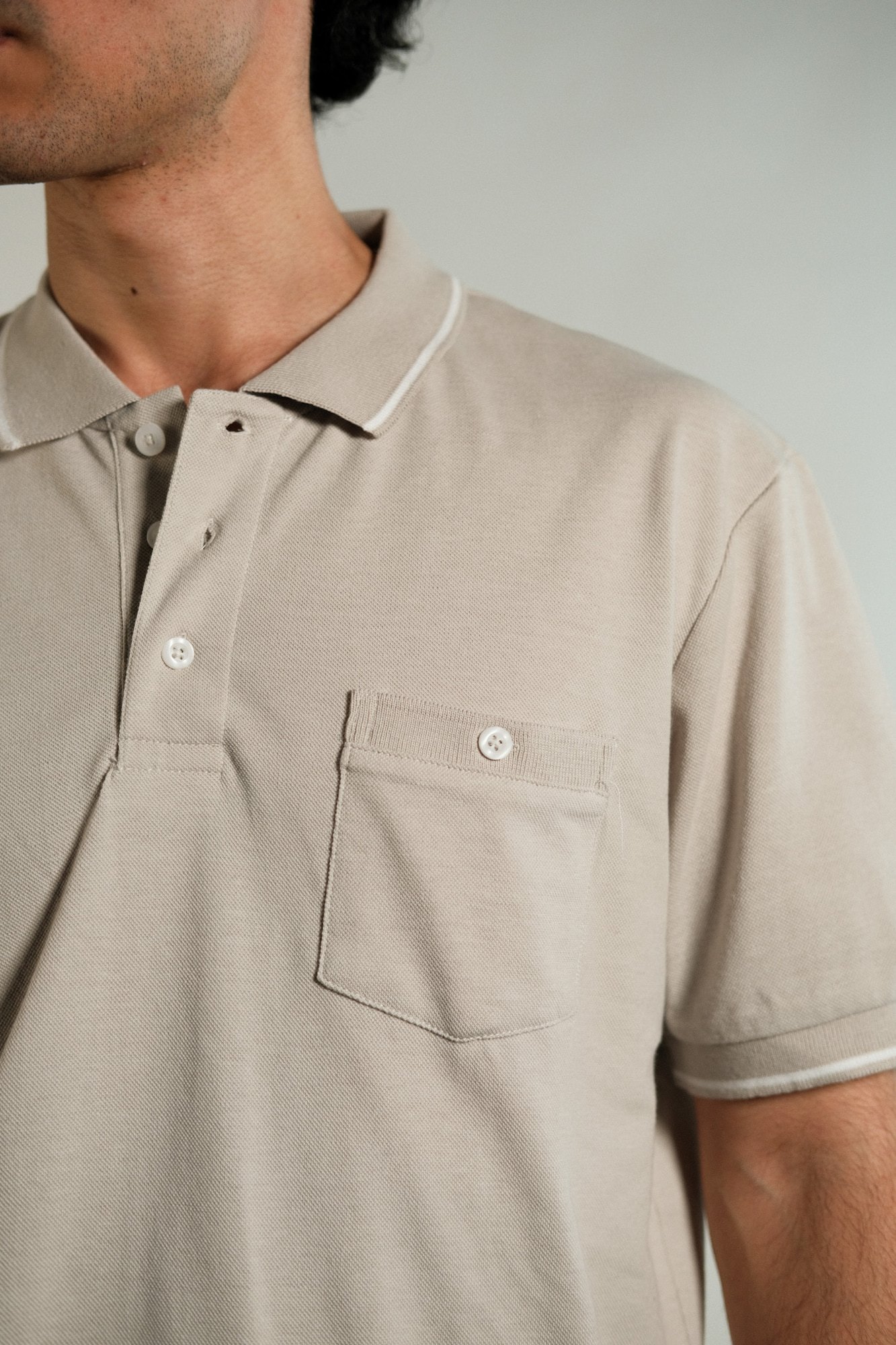 Polo con cuello y puños combinados y bolsillo Robledo 