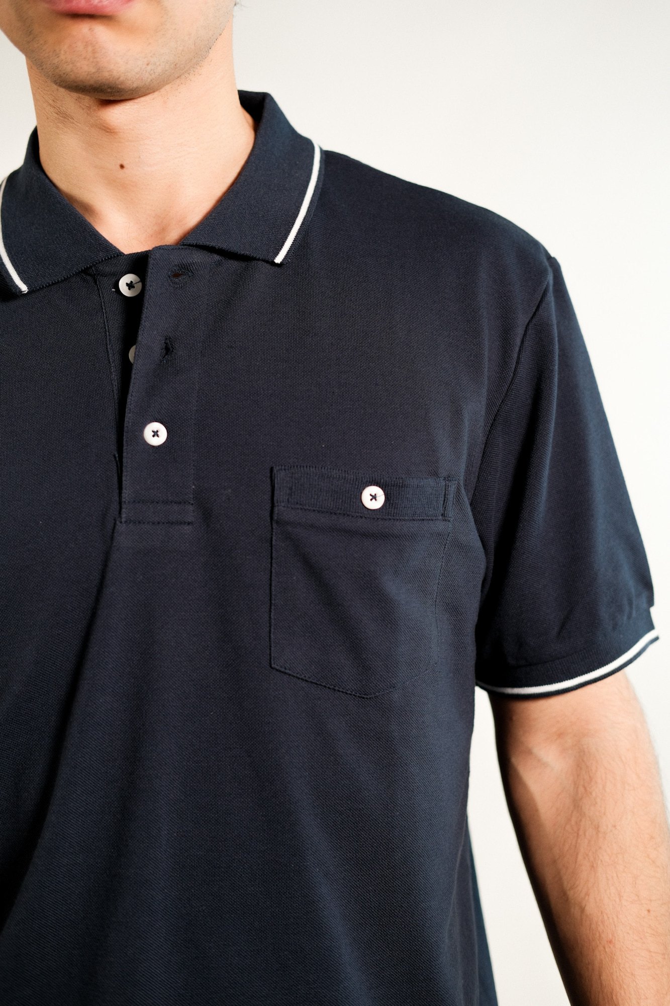 Polo con cuello y puños combinados y bolsillo Robledo 