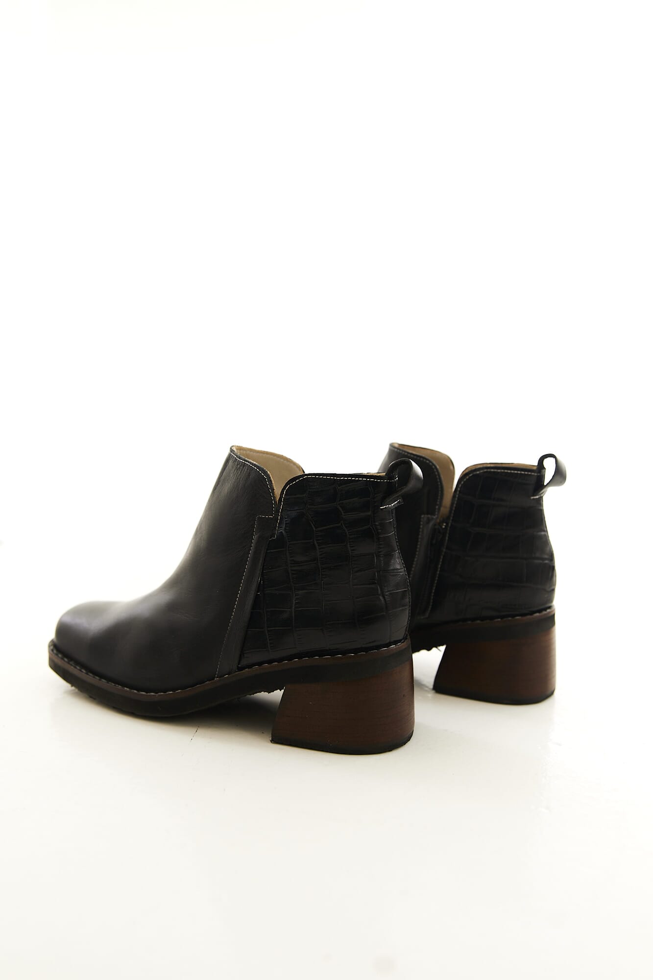 BOTA CORTA PUNTA CUADRADA 69295401