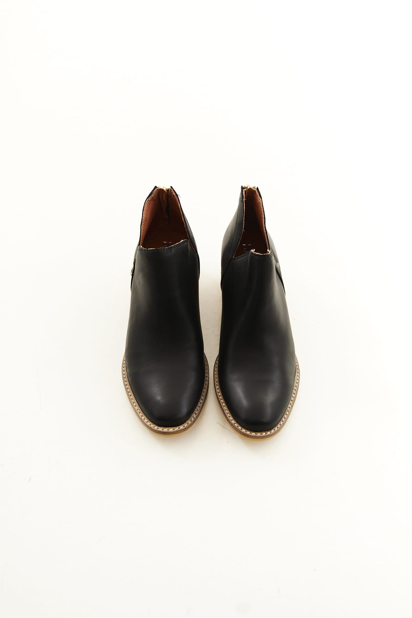 BOTA CORTA C/CIERRE EN TALON 66190301