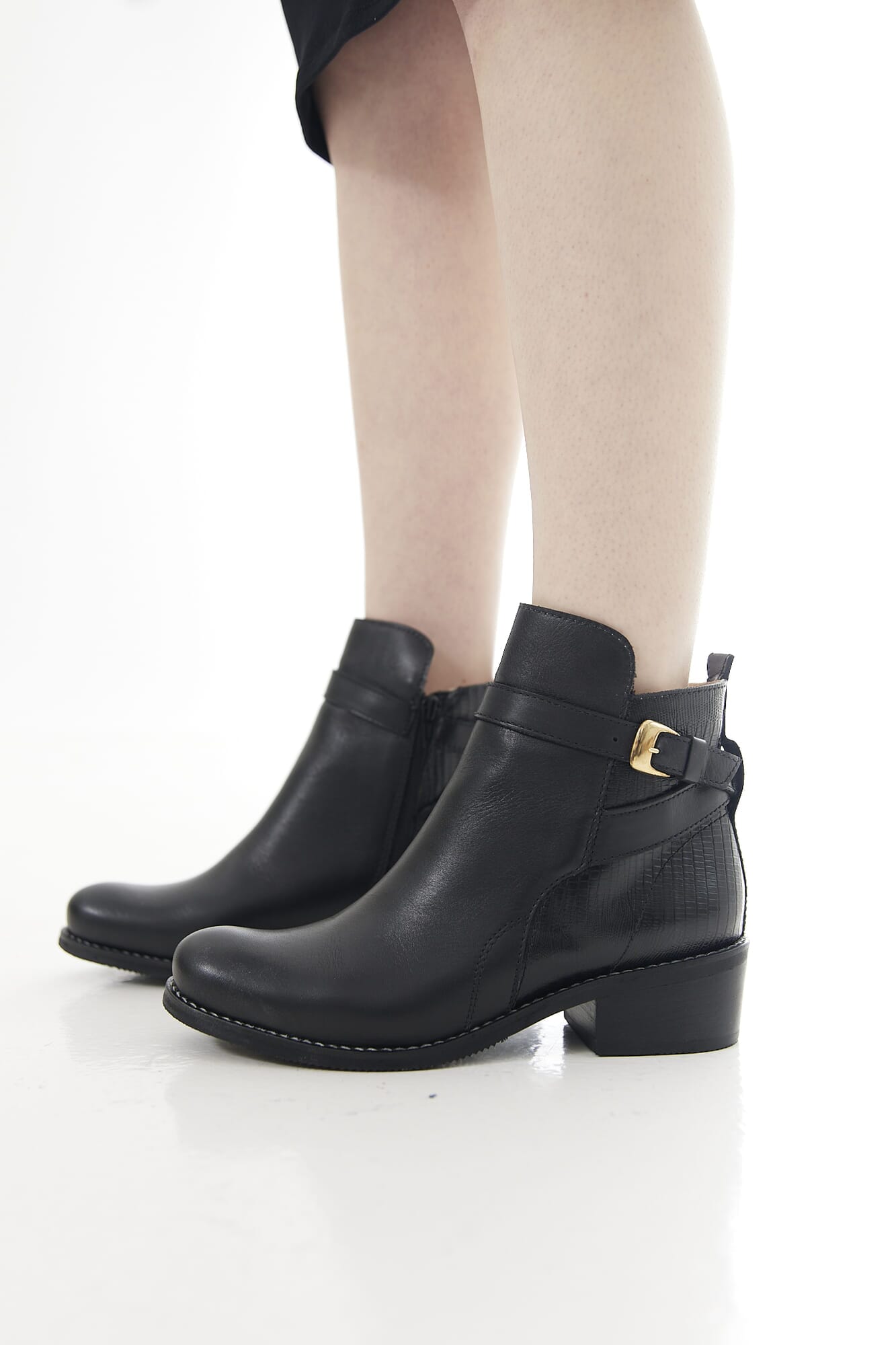 BOTA CORTA TIRAS HEBILLA 90140301