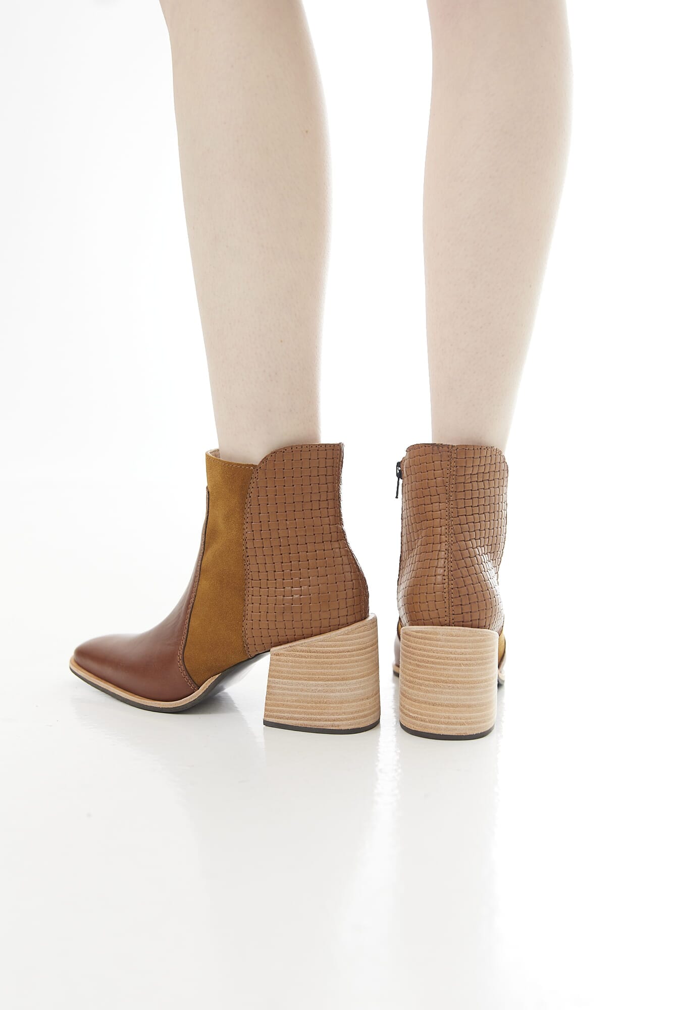 BOTA CORTA PUNTA CUADRADA 2500