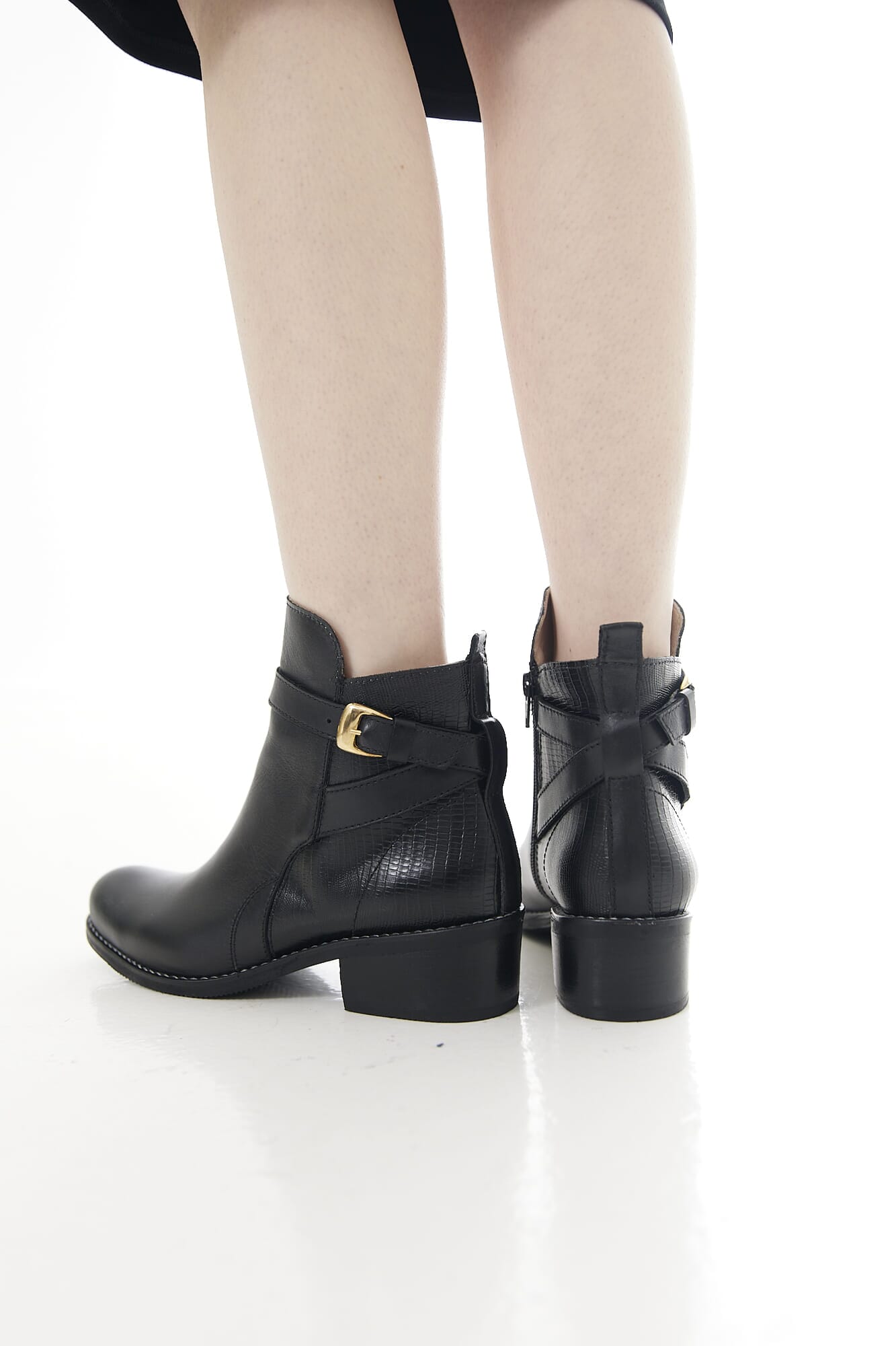 BOTA CORTA TIRAS HEBILLA 90140301