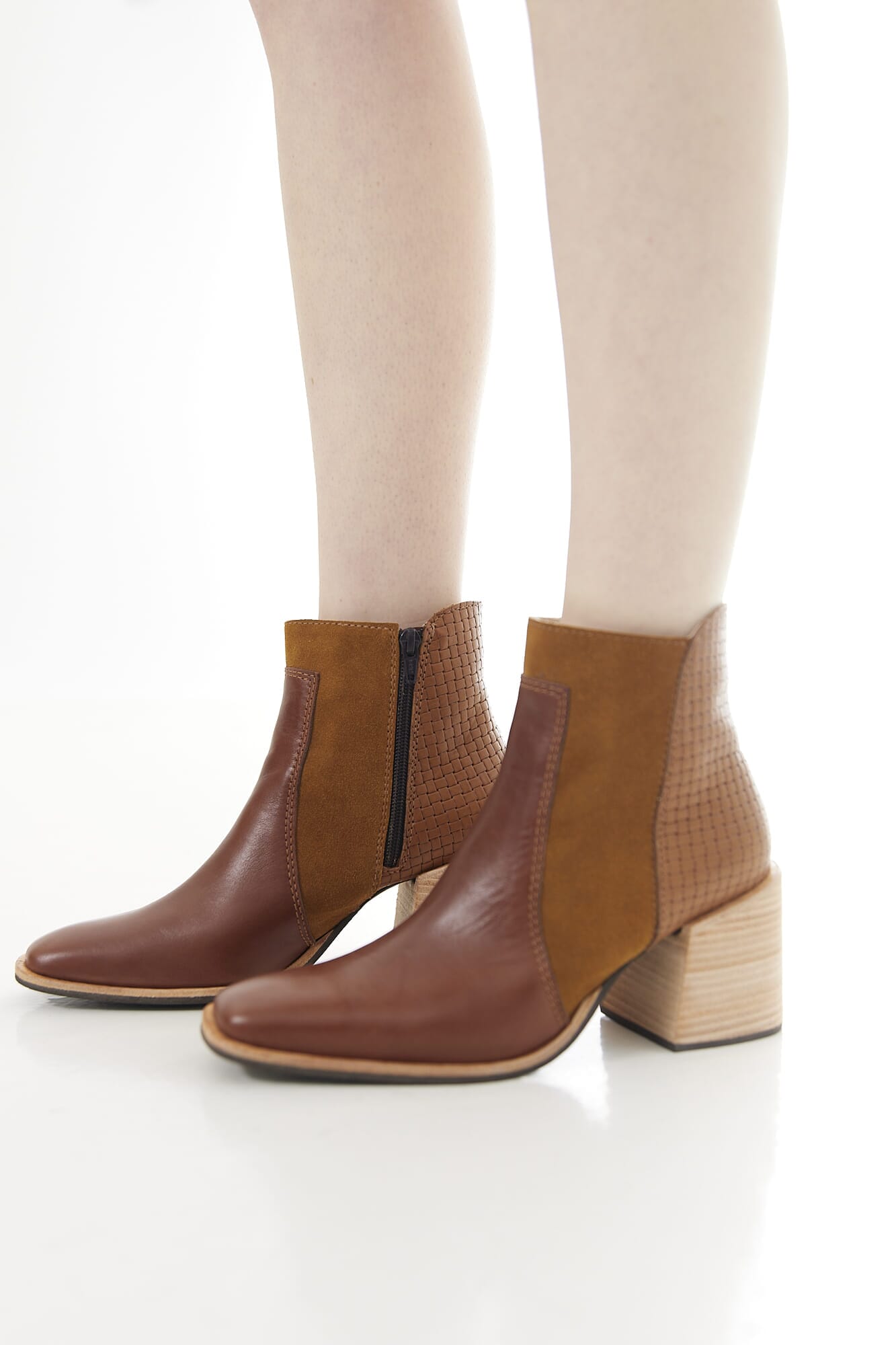 BOTA CORTA PUNTA CUADRADA 2500