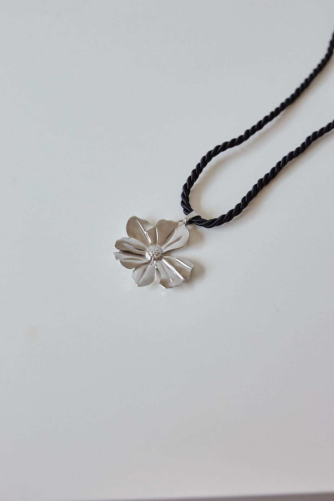 COLLAR MAGNOLIA SILVER SAILOR