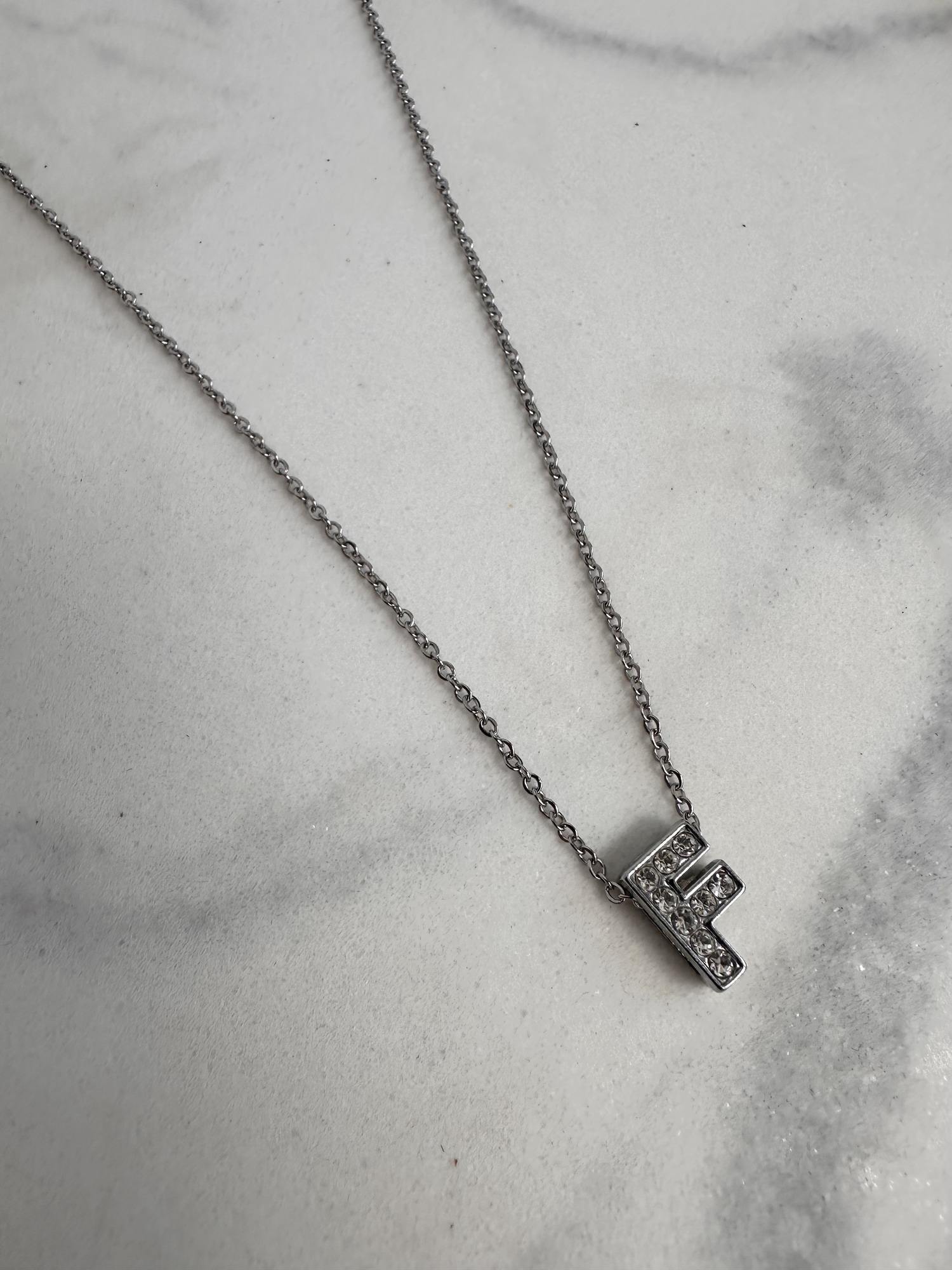 COLLAR INICIAL CON STRASS