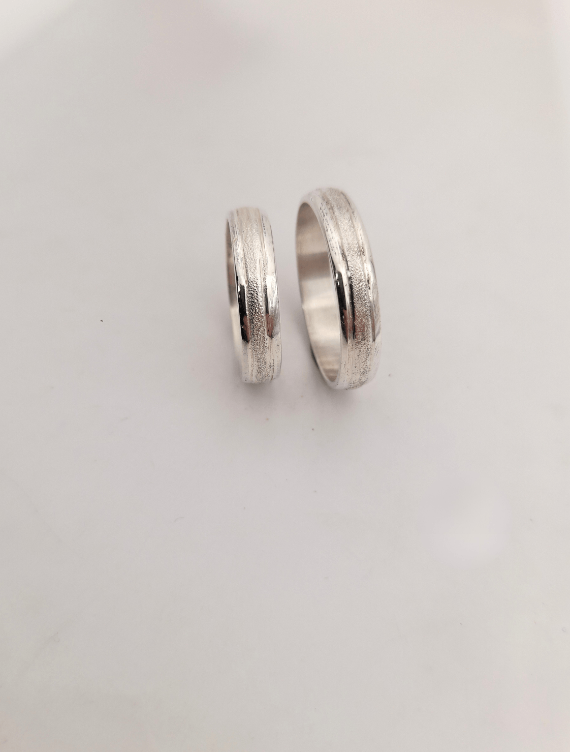 Alianzas de plata 950 con centro diamantado