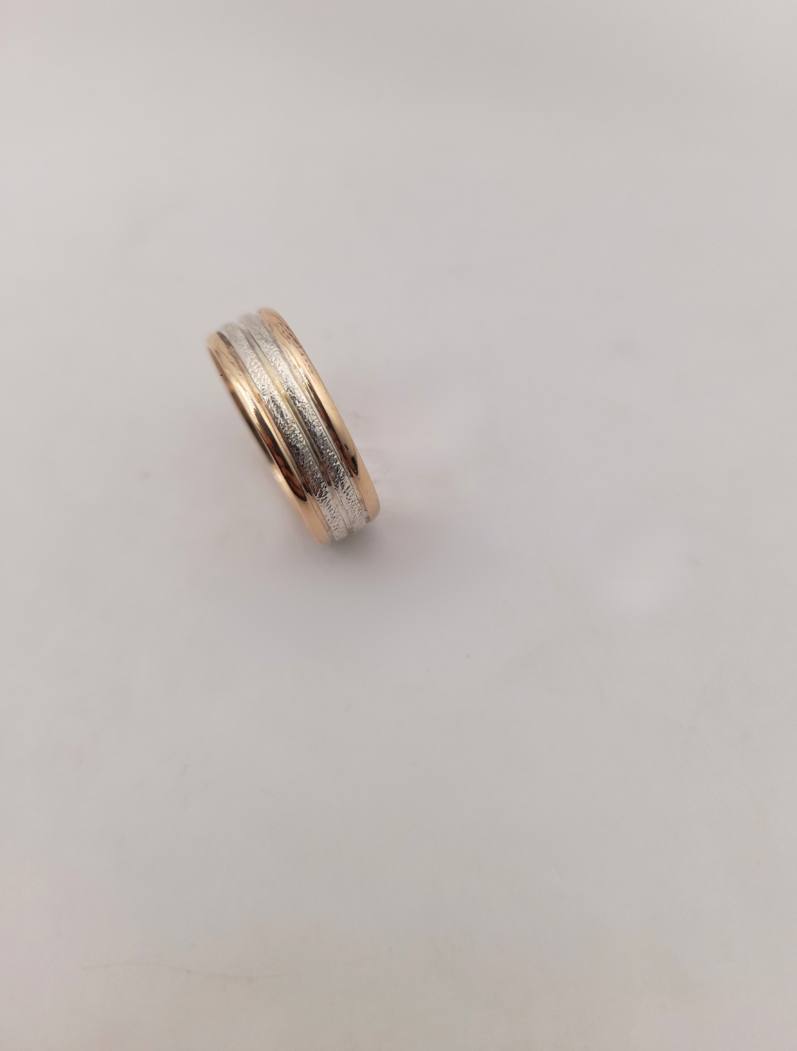 Alianzas centro diamantado y bordes 9K