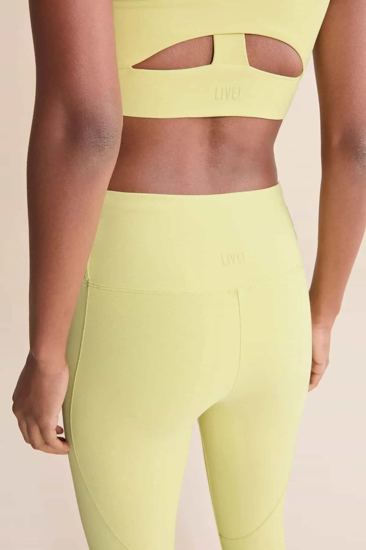 CALZA ACTIVE® INTERIORES CON BOLSILLO EN V