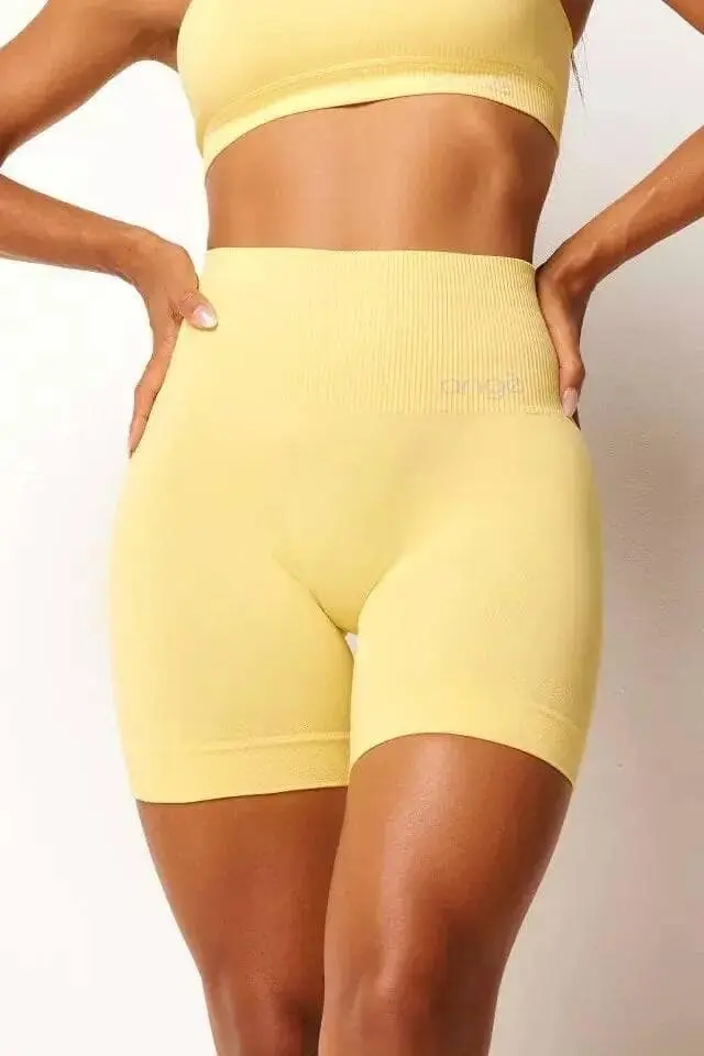 CONJUNTO TOP Y SHORT SEAMLESS ULTRA FIT AMARILLO