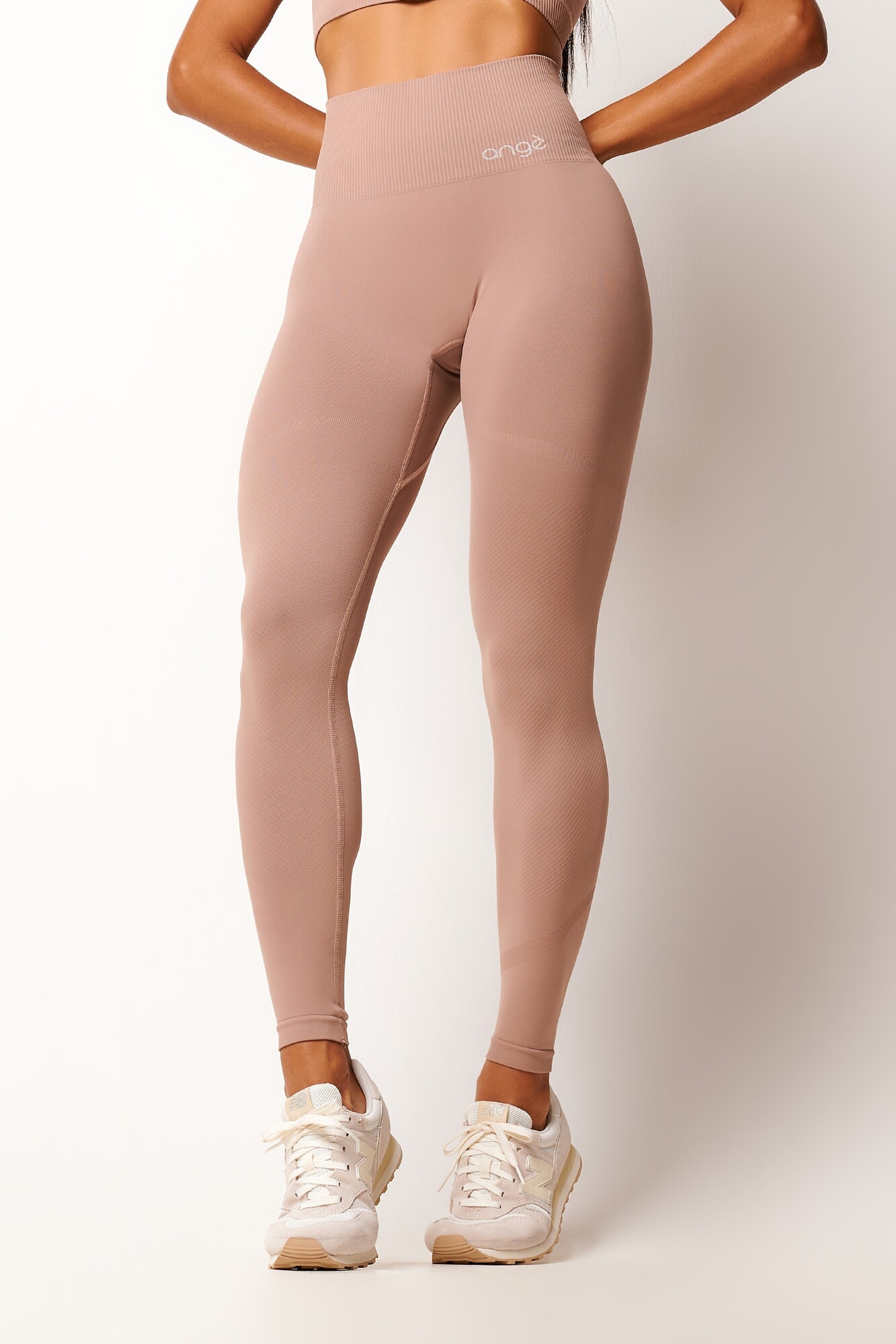 CONJUNTO CALZA Y TOP SEAMLESS ULTRA FIT