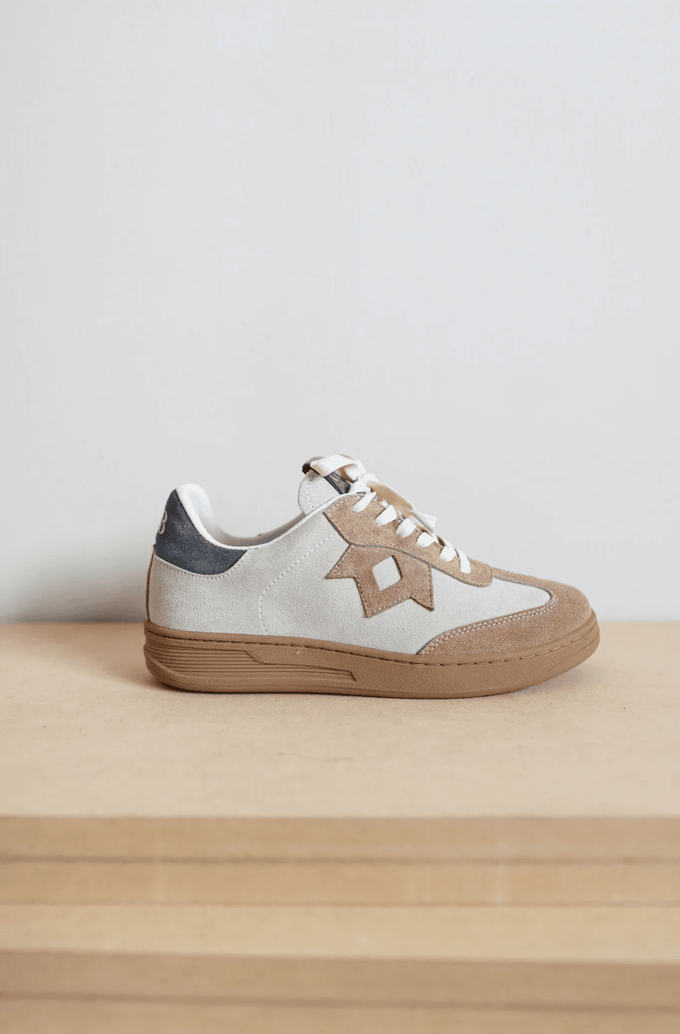 RETRO CROWN SNEAKER