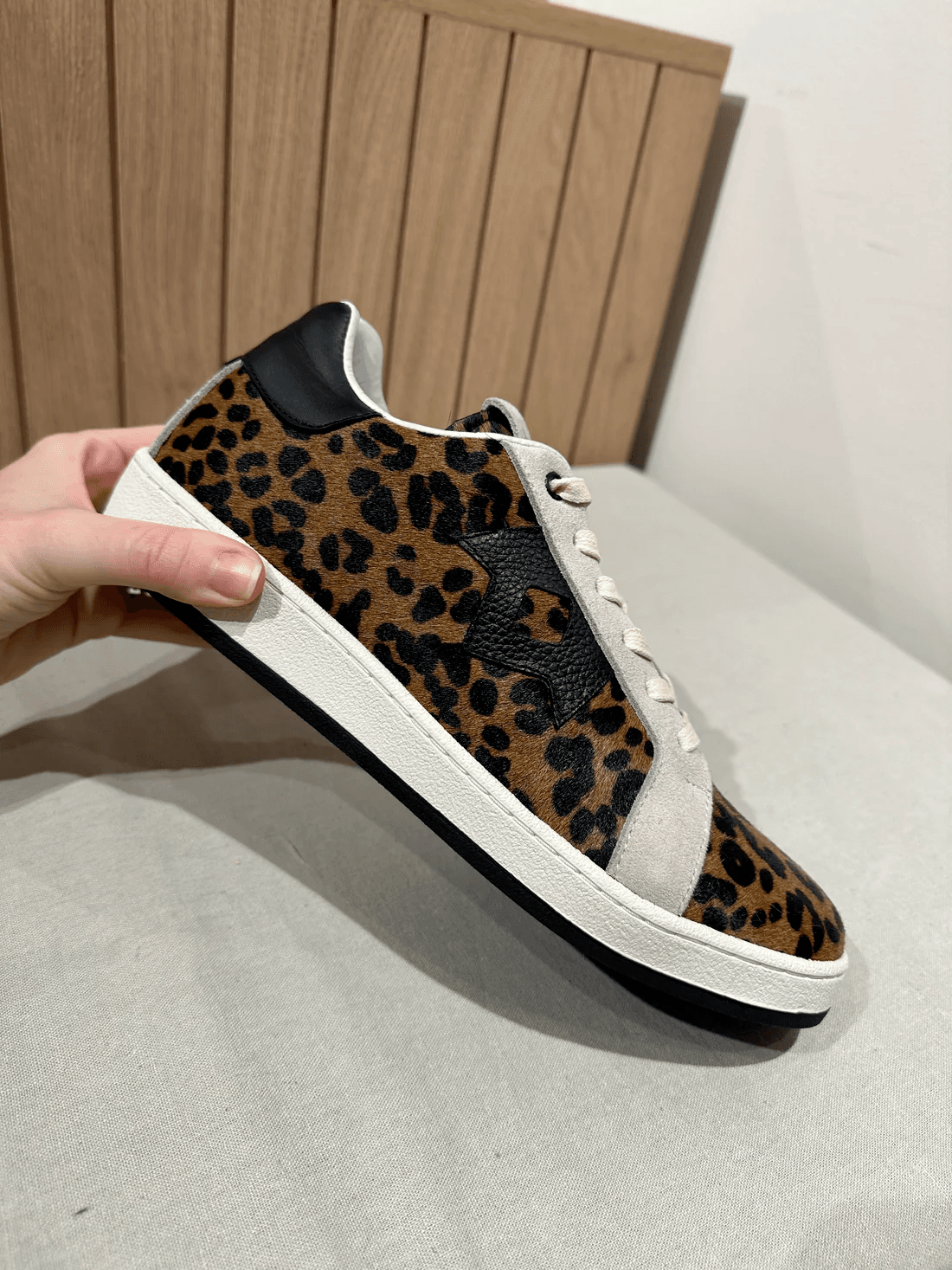 LOW CROWN SNEAKERS