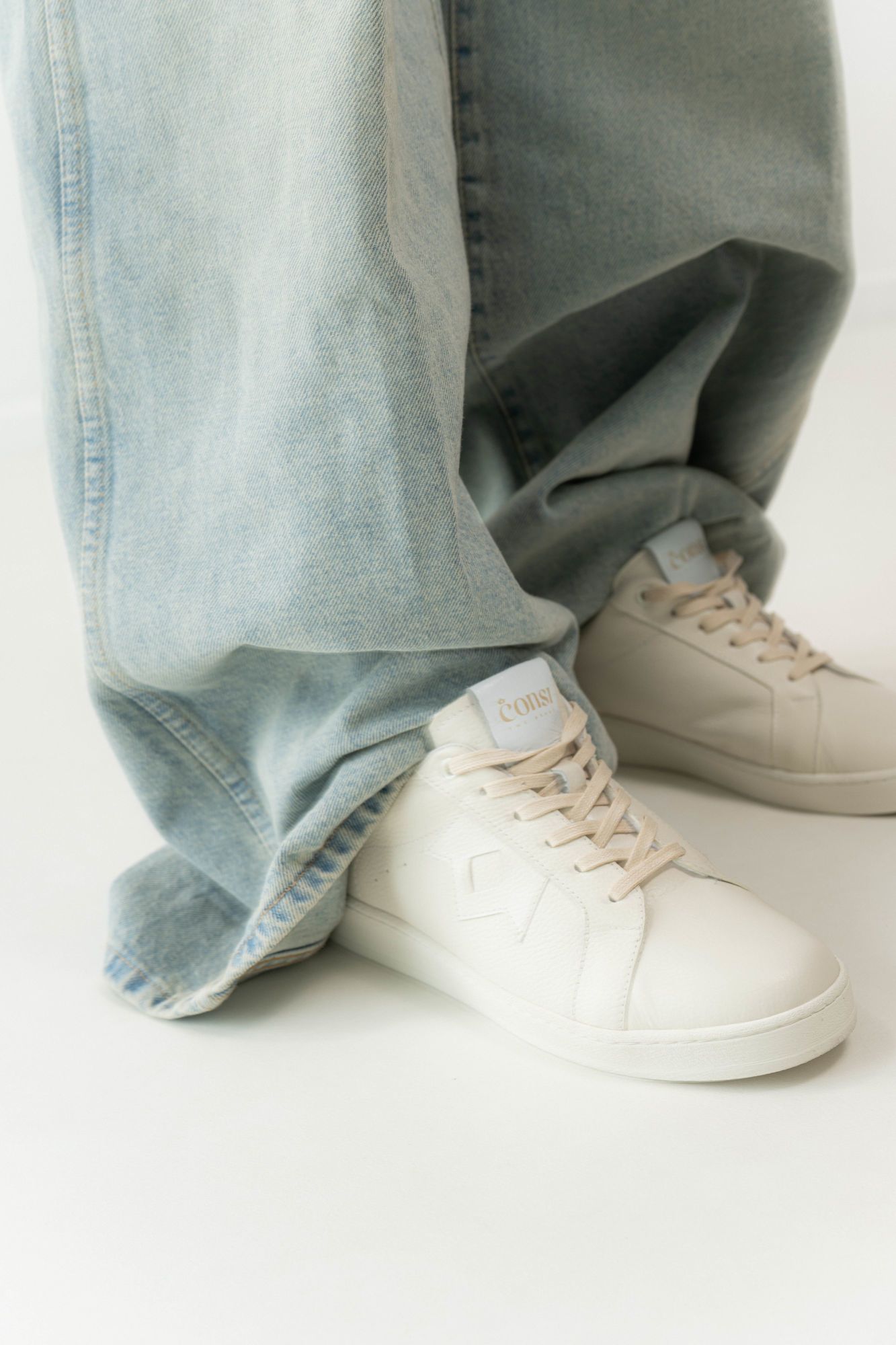 LOW CROWN SNEAKERS