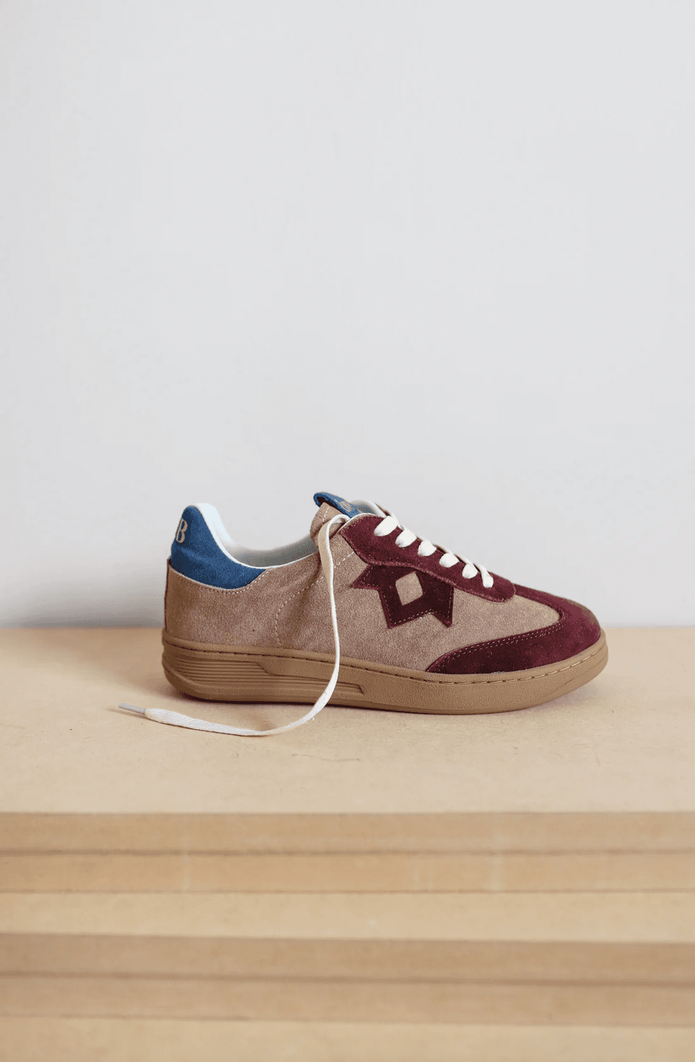 RETRO CROWN SNEAKER