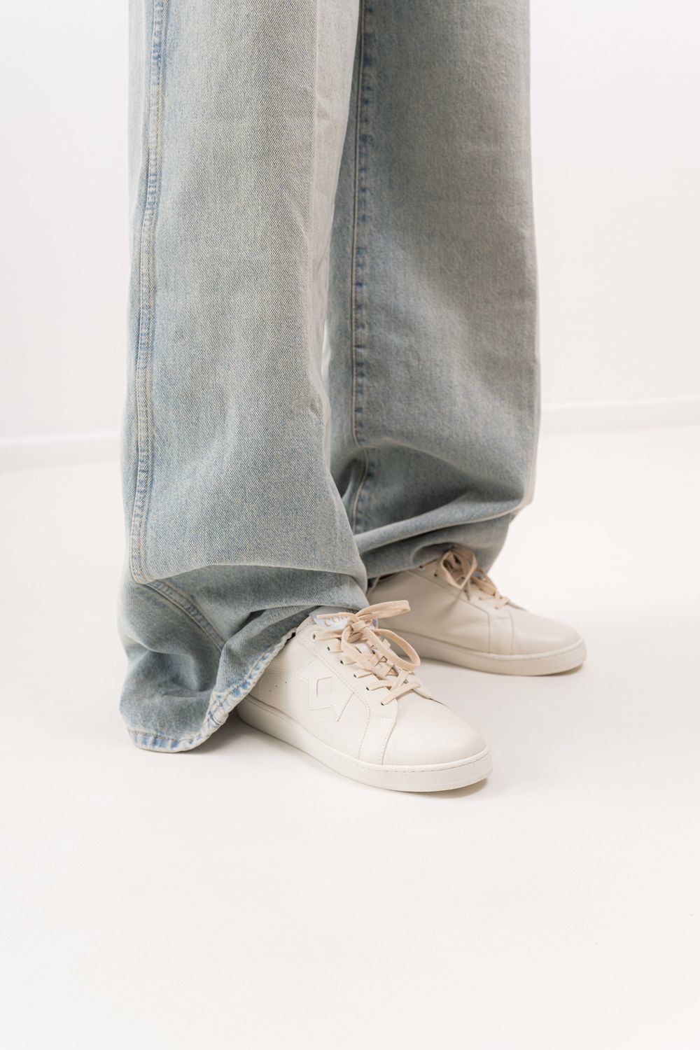 LOW CROWN SNEAKERS