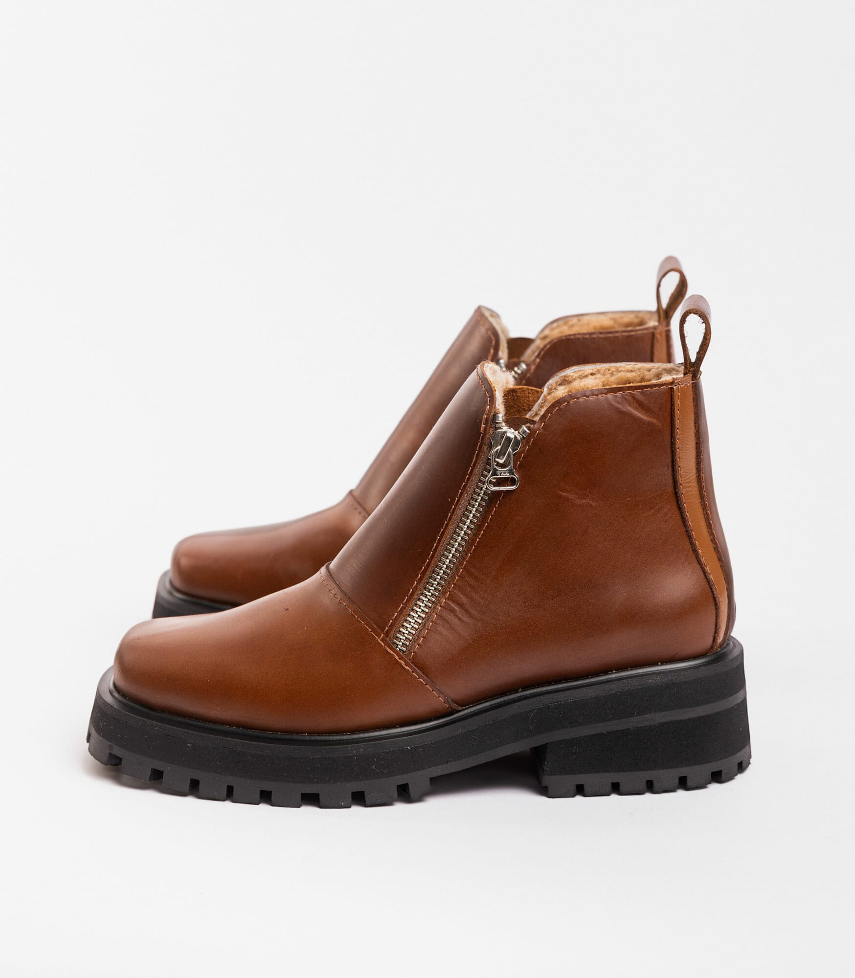 BOTA OSAKA CON CORDERITO