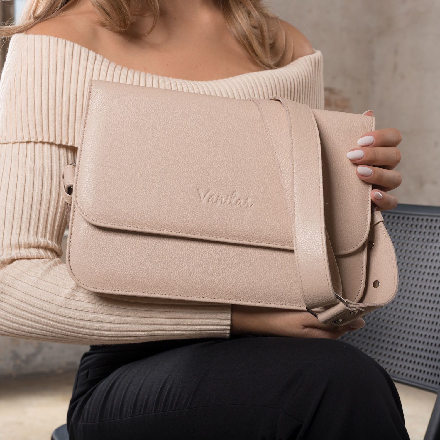 CARTERA HALLIE