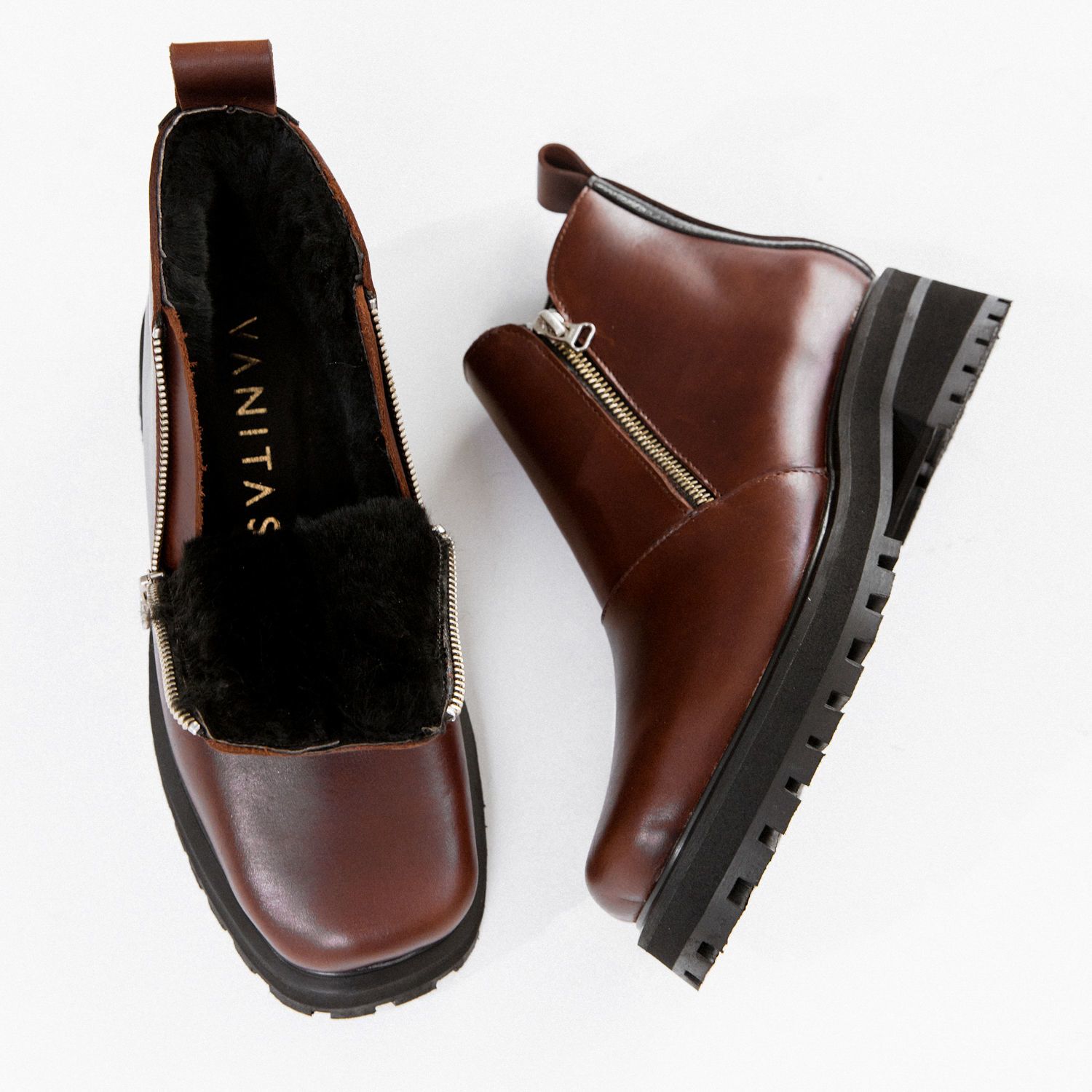BOTA OSAKA CON CORDERITO