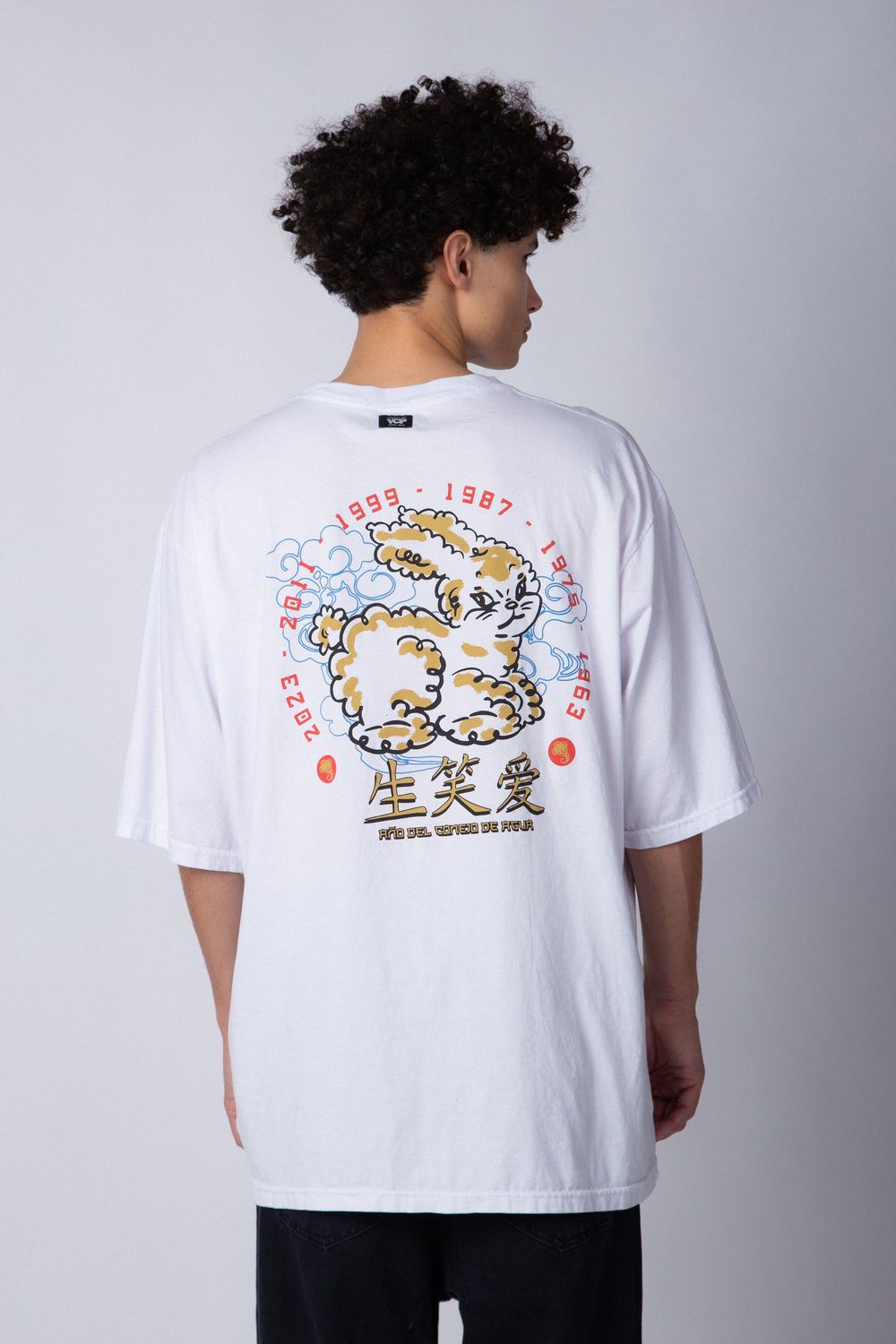 Remera Over Taz Conejo