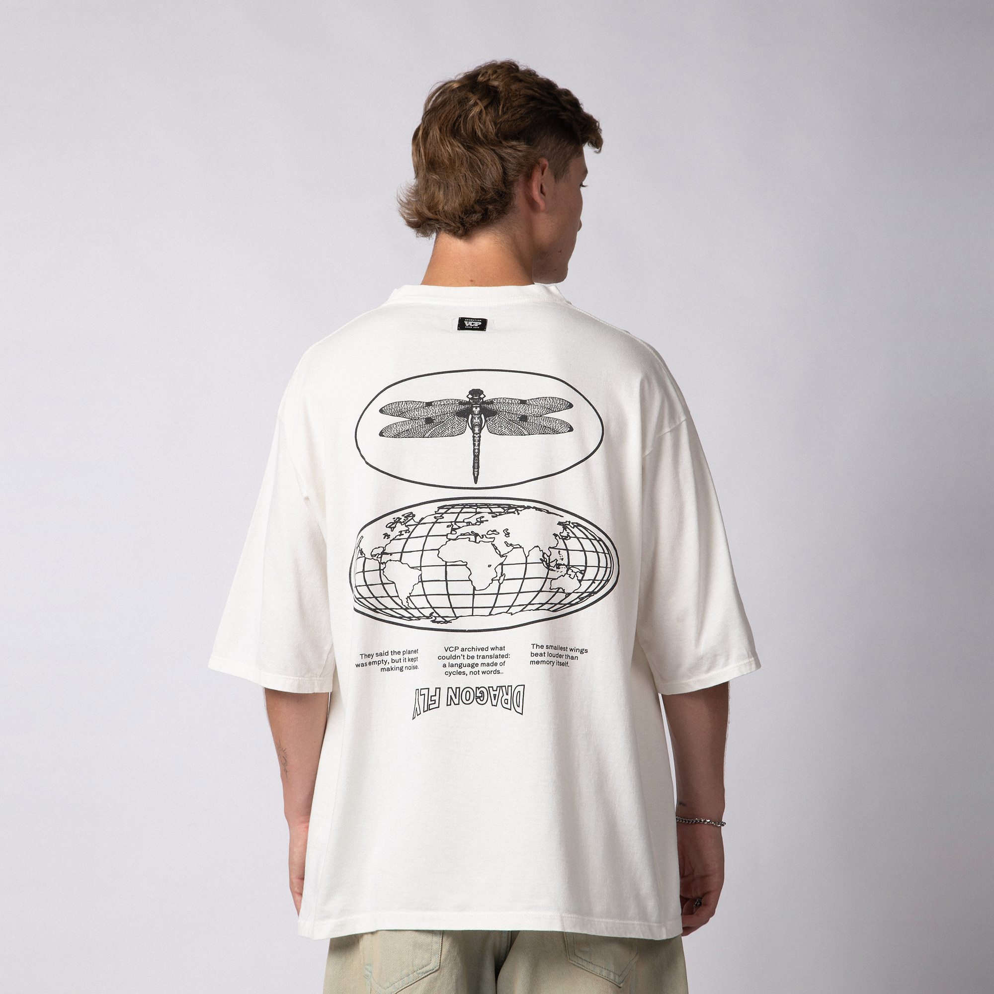 Remera Over Taz Wings