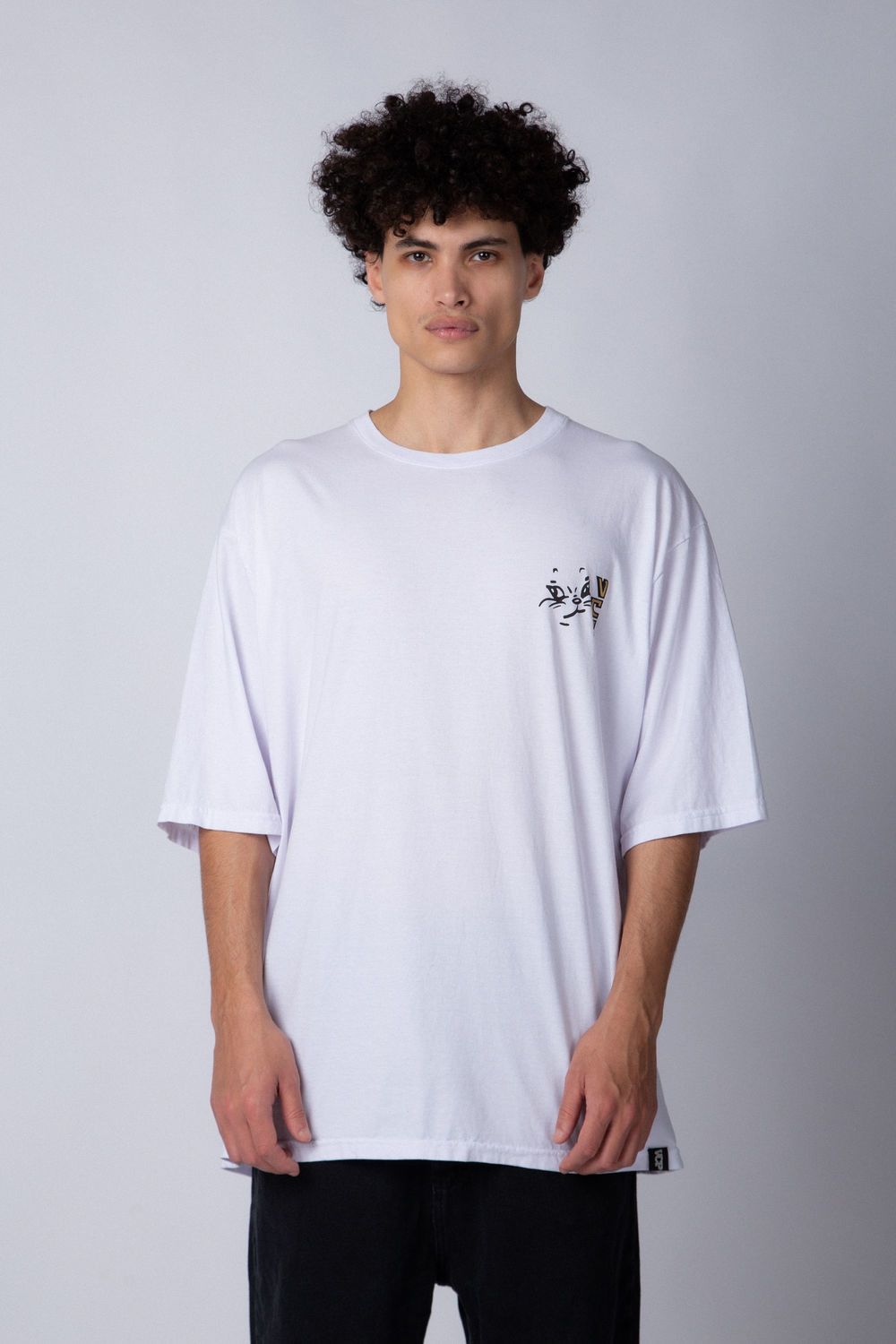 Remera Over Taz Conejo