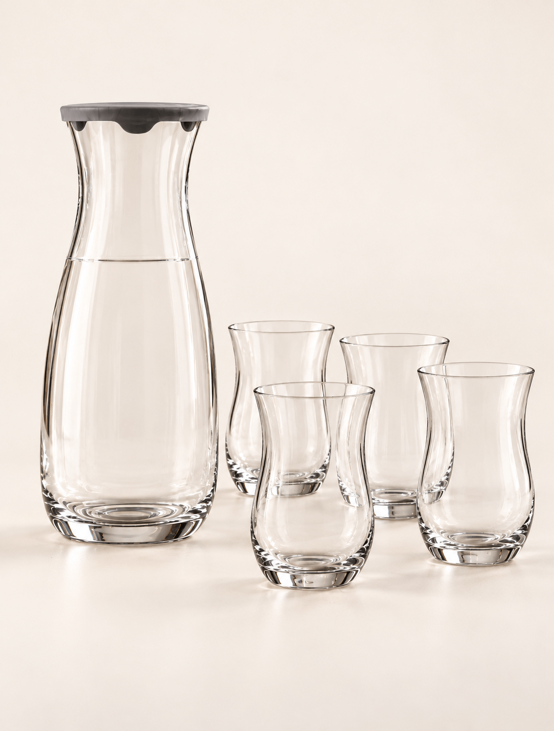 Set de jarra con tapa y 4 vasos de vidrio