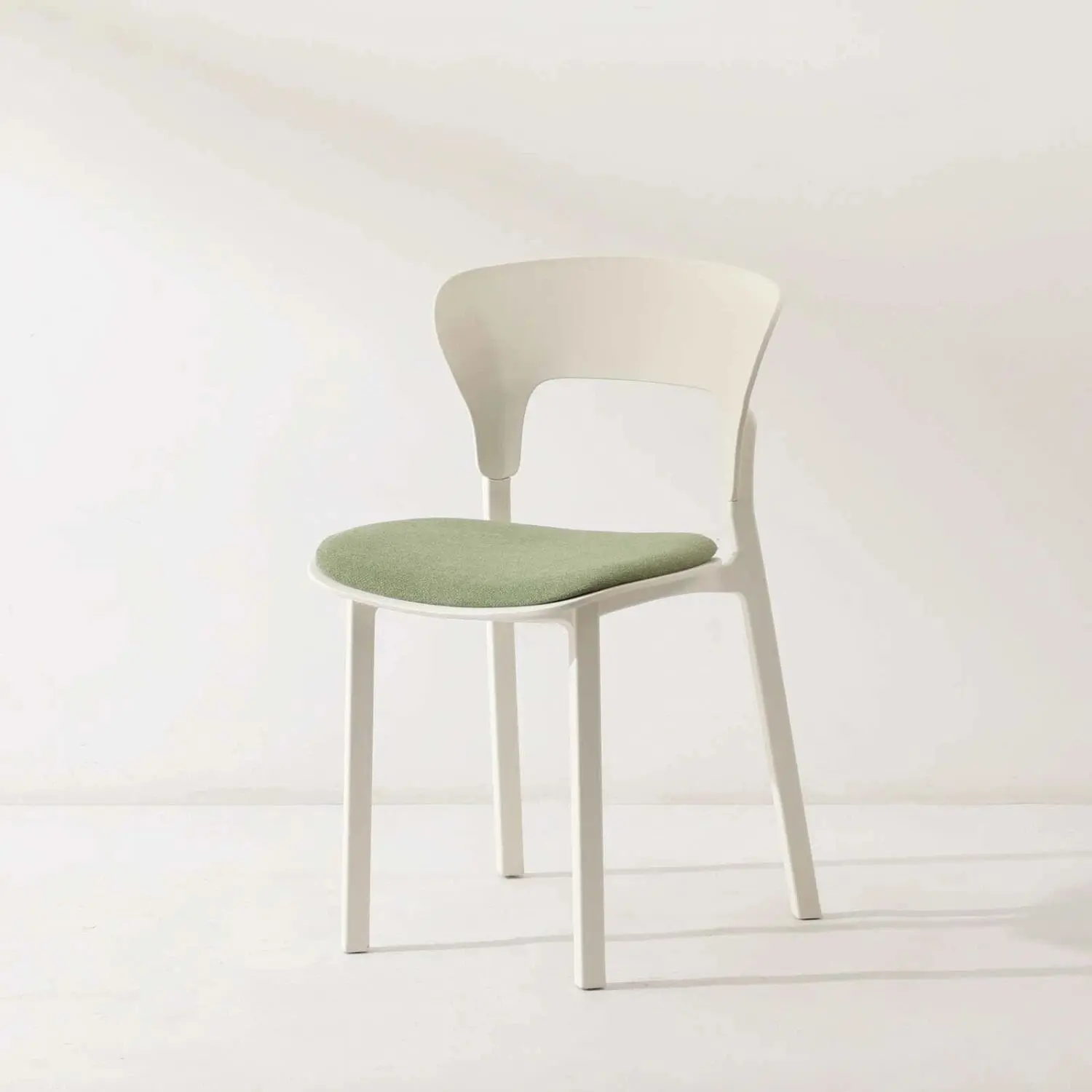 SILLA DE COMEDOR - POLIPROPILENO NÓRDICA TAPIZADA